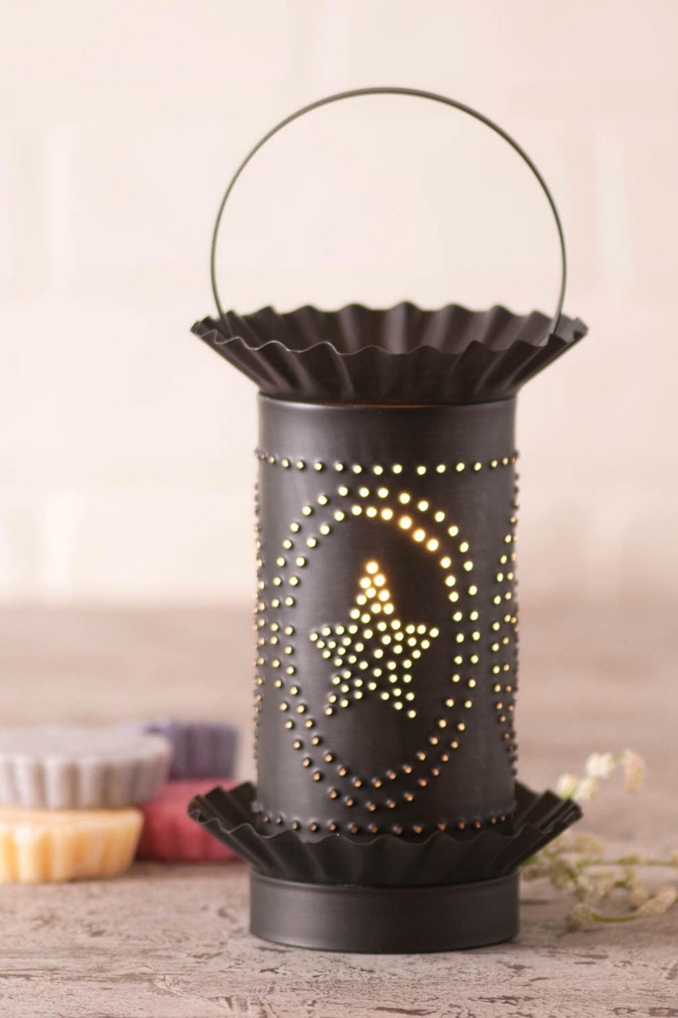 Mini Wax Warmer with Star Oval Design in Kettle Black